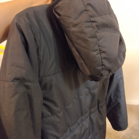 The North Face Women's Black Hooded Puffer Jacket - Picture 3 of 8